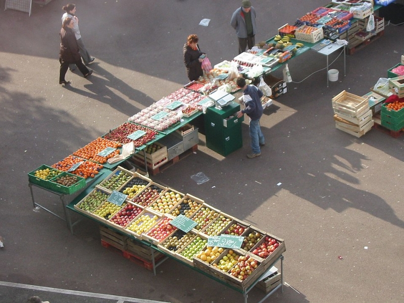 960px-Cherbourg_marche_aux_fruits